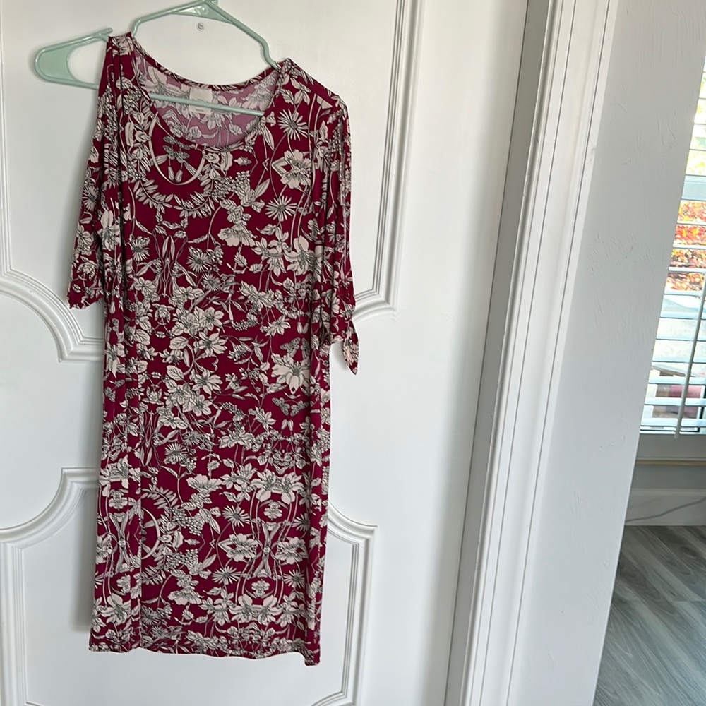 Open sleeve dress